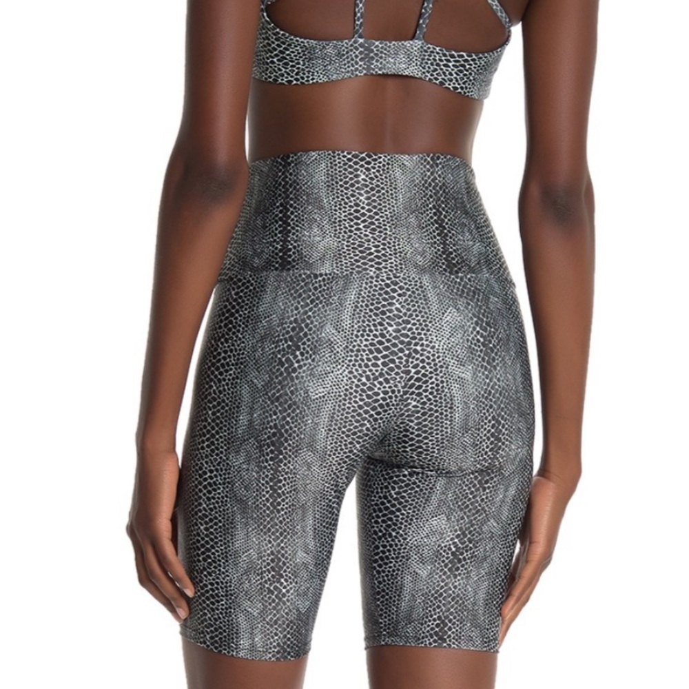 NWT Onzie high rise biker shorts in cobra